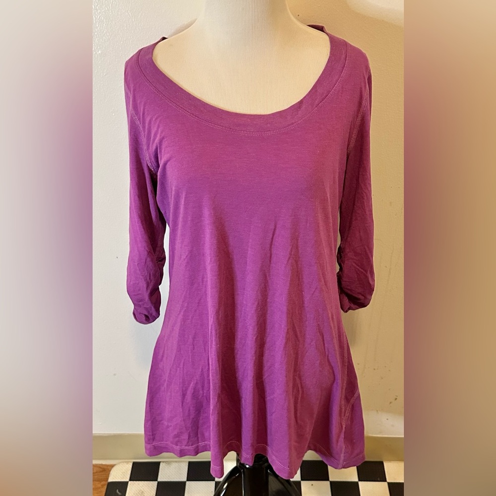 Athleta Tunic Top Women’s Medium Shiva Tee Ruched Sleeves Activewear Yoga Purple